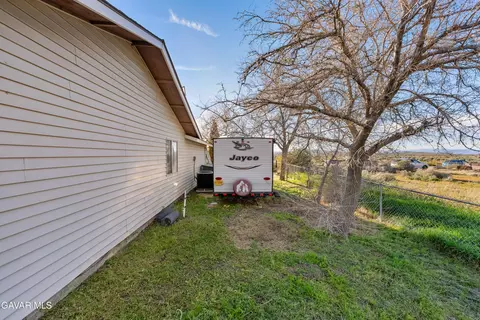 Exterior - 13336 Clement St, North Edwards, CA 93523 photo 6 of 9
