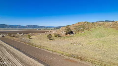 Edward Street, Tehachapi, CA 93561 photo 2