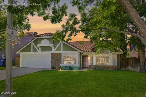 37115 Zinnia St, Palmdale, CA 93550
