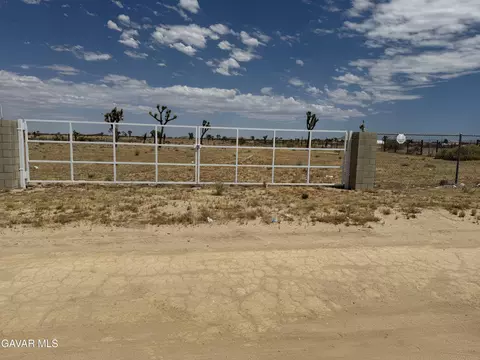 182 Ste Vic Ave, Palmdale, CA 93591 photo 2