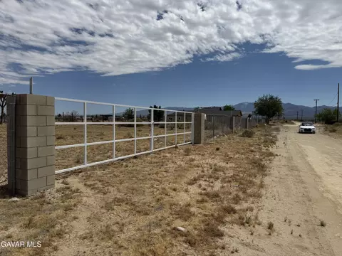 182 Ste Vic Ave, Palmdale, CA 93591