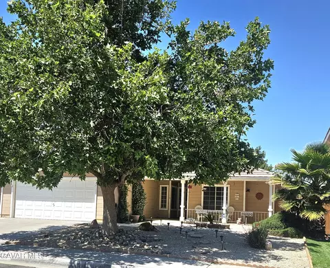 43221 E 32nd St, Lancaster, CA 93535