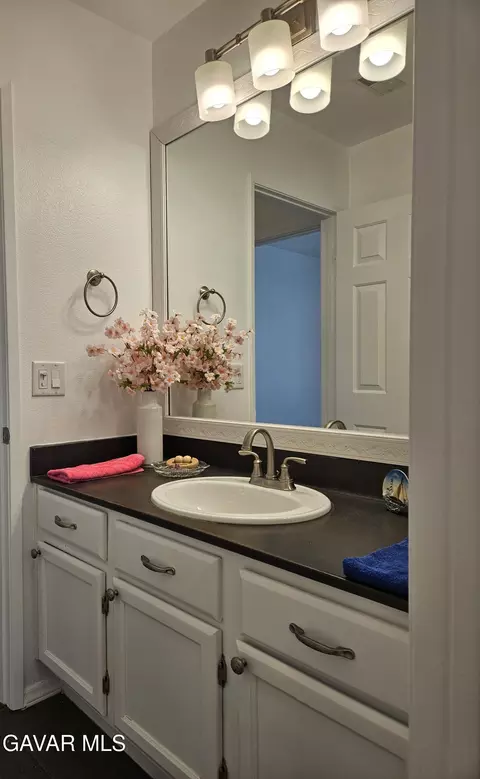 Bath - 43221 E 32nd St, Lancaster, CA 93535 photo 6 of 6