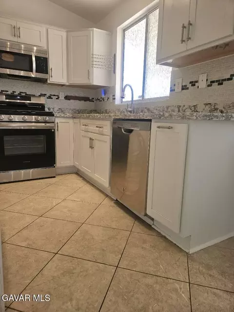 Kitchen - 43221 E 32nd St, Lancaster, CA 93535 photo 4 of 7