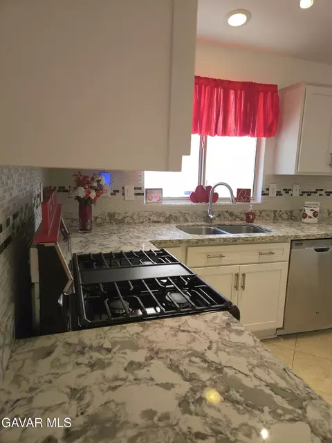 Kitchen - 43221 E 32nd St, Lancaster, CA 93535 photo 2 of 5