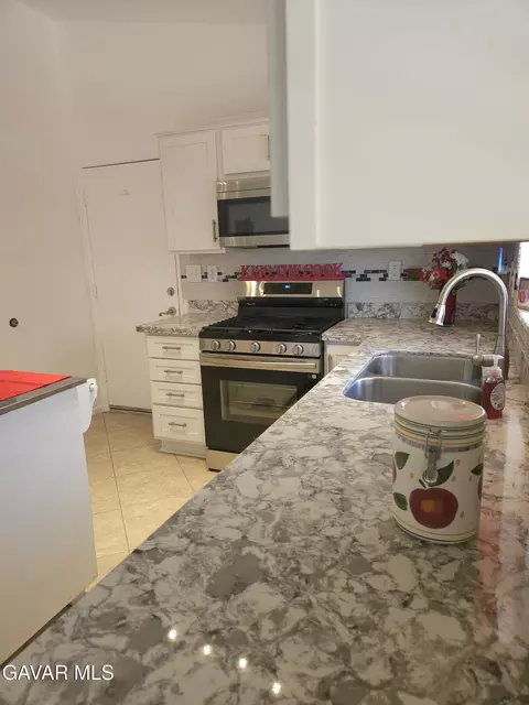 Kitchen - 43221 E 32nd St, Lancaster, CA 93535 photo 3 of 7