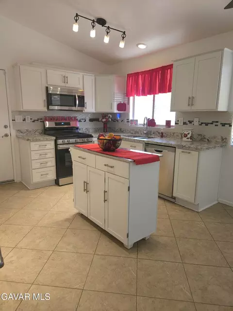 Kitchen - 43221 E 32nd St, Lancaster, CA 93535 photo 2 of 7