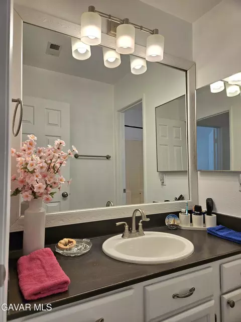 Bath - 43221 E 32nd St, Lancaster, CA 93535 photo 5 of 6