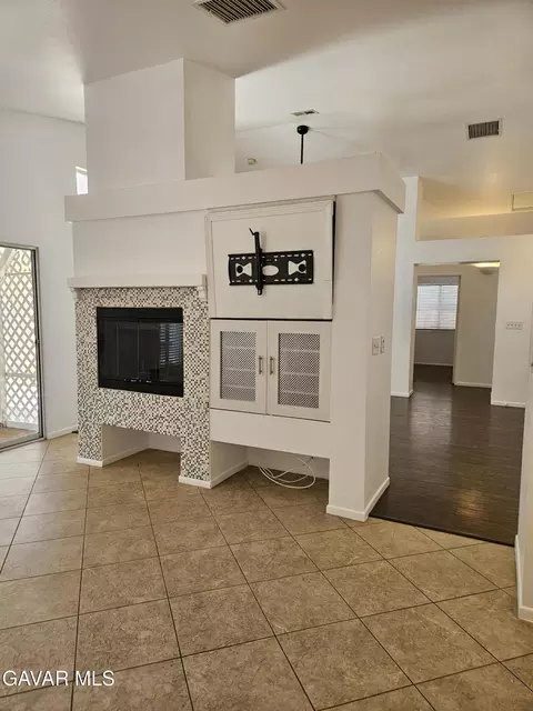 Living - 43221 E 32nd St, Lancaster, CA 93535 photo 4 of 8