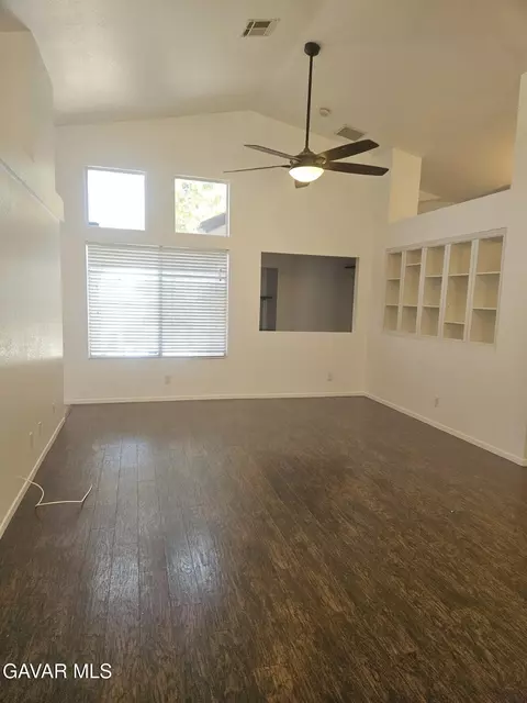Living - 43221 E 32nd St, Lancaster, CA 93535 photo 5 of 8
