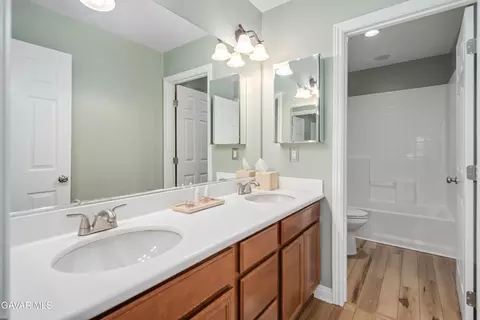 Bath - 2808 Similax Ct, Palmdale, CA 93551 photo 6 of 6