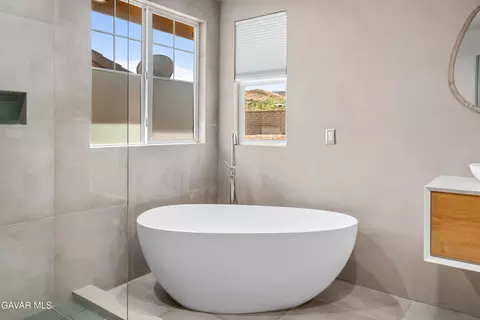 Bath - 2808 Similax Ct, Palmdale, CA 93551 photo 5 of 6