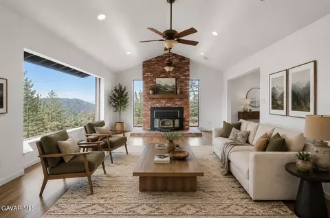 Living - 27961 Preakness Dr, Tehachapi, CA 93561 photo 1 of 5
