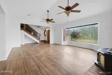 Living - 27961 Preakness Dr, Tehachapi, CA 93561 photo 5 of 5