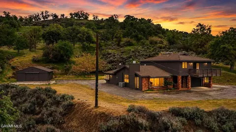 27961 Preakness Dr, Tehachapi, CA 93561