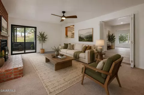 Living - 27961 Preakness Dr, Tehachapi, CA 93561 photo 2 of 5