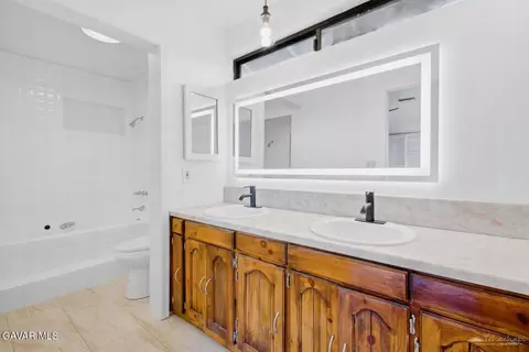 Bath - 27961 Preakness Dr, Tehachapi, CA 93561 photo 3 of 3