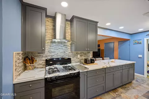 Kitchen - 40141 E 174th St, Palmdale, CA 93591 photo 4 of 4