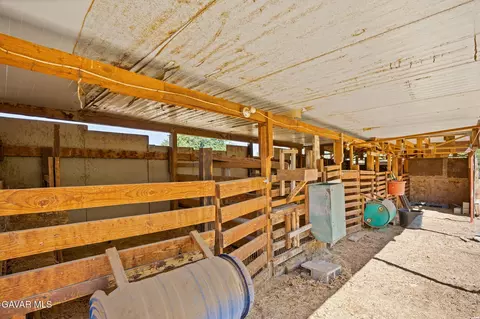 Exterior - 40141 E 174th St, Palmdale, CA 93591 photo 5 of 27