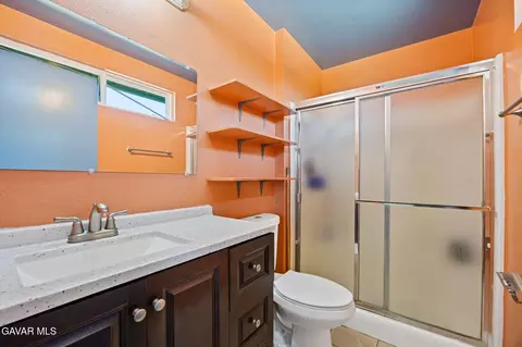 Bath - 40141 E 174th St, Palmdale, CA 93591 photo 1 of 2