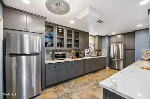 Kitchen - 40141 E 174th St, Palmdale, CA 93591 photo 1 of 4
