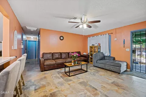 Entry Way - 40141 E 174th St, Palmdale, CA 93591 photo 1 of 1