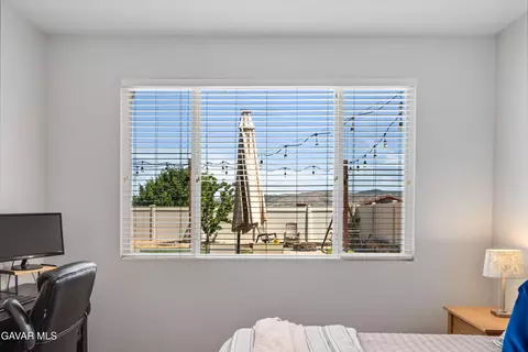 Bedroom - 605 Orchard Pkwy, Tehachapi, CA 93561 photo 3 of 5