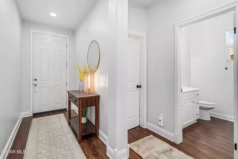 Entry Way - 605 Orchard Pkwy, Tehachapi, CA 93561 photo 3 of 3