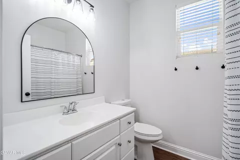 Bath - 605 Orchard Pkwy, Tehachapi, CA 93561 photo 3 of 3