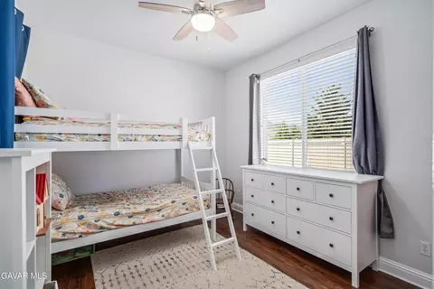 Bedroom - 605 Orchard Pkwy, Tehachapi, CA 93561 photo 4 of 5