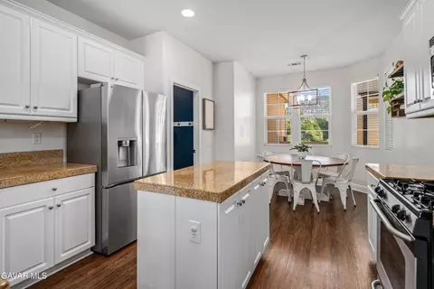 Kitchen - 605 Orchard Pkwy, Tehachapi, CA 93561 photo 2 of 3
