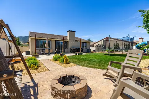 Exterior - 605 Orchard Pkwy, Tehachapi, CA 93561 photo 10 of 14