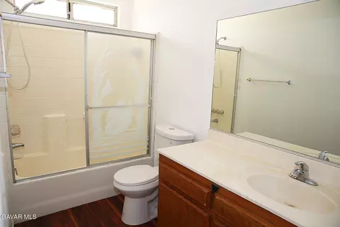 Bath - 567 E Avenue J9, Lancaster, CA 93535 photo 1 of 3