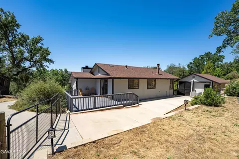Exterior - 24360 Willow Pass Dr, Tehachapi, CA 93561 photo 6 of 12
