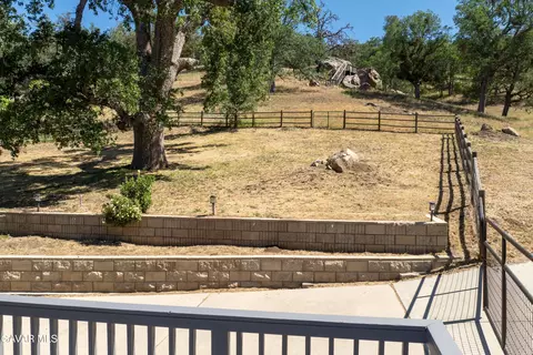 Exterior - 24360 Willow Pass Dr, Tehachapi, CA 93561 photo 9 of 12
