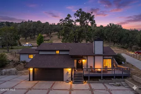 24360 Willow Pass Dr, Tehachapi, CA 93561