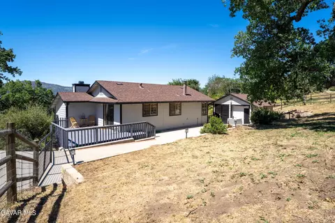 Exterior - 24360 Willow Pass Dr, Tehachapi, CA 93561 photo 8 of 12