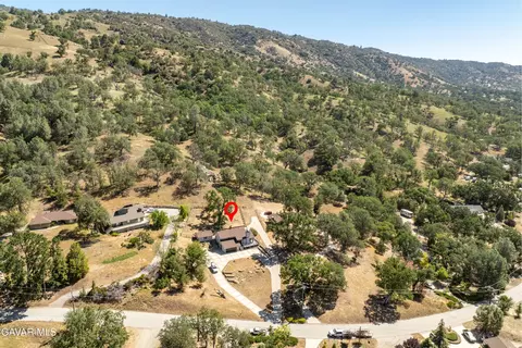 View/Area - 24360 Willow Pass Dr, Tehachapi, CA 93561 photo 2 of 9
