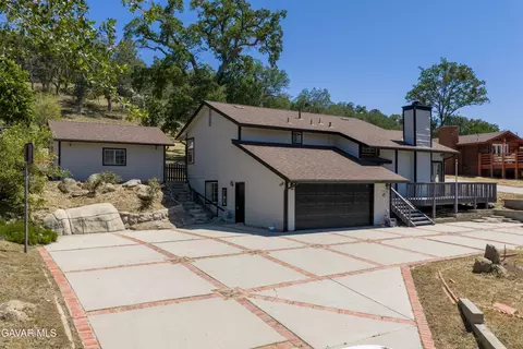Exterior - 24360 Willow Pass Dr, Tehachapi, CA 93561 photo 3 of 12