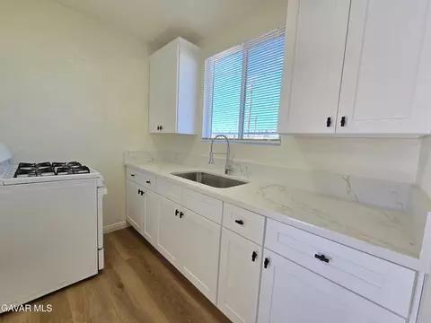 Kitchen - 16039 L St, Mojave, CA 93501 photo 4 of 7