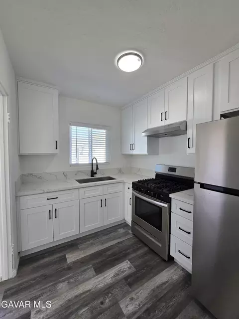 Kitchen - 16039 L St, Mojave, CA 93501 photo 7 of 7