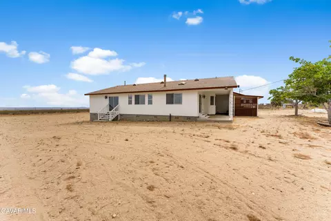 Exterior - 33535 E 170th St, Llano, CA 93544 photo 4 of 5