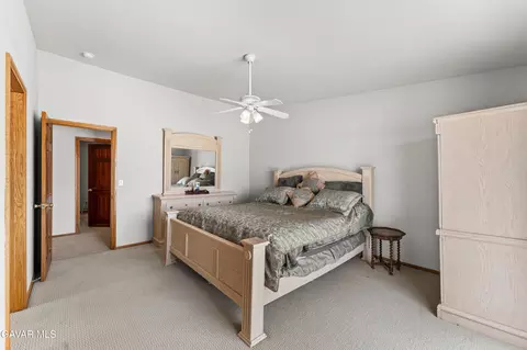 Bedroom - 33535 E 170th St, Llano, CA 93544 photo 2 of 7