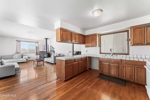 Kitchen - 33535 E 170th St, Llano, CA 93544 photo 1 of 6