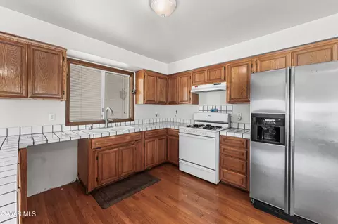 Kitchen - 33535 E 170th St, Llano, CA 93544 photo 4 of 6