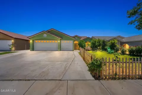 2901 Flint Hills Dr, Bakersfield, CA 93313