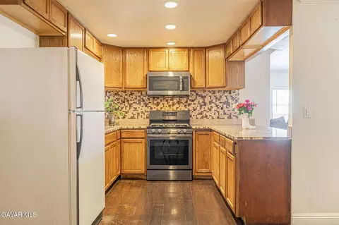 Kitchen - 1301 E Avenue I #78, Lancaster, CA 93535 photo 2 of 3