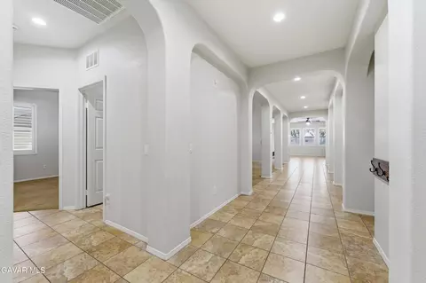 Entry Way - 911 Valerie Ln, Tehachapi, CA 93561 photo 1 of 3