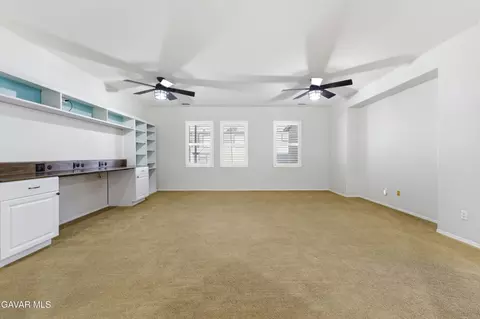 Living - 911 Valerie Ln, Tehachapi, CA 93561 photo 2 of 6