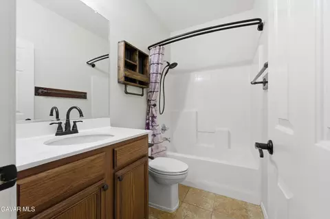 Bath - 911 Valerie Ln, Tehachapi, CA 93561 photo 4 of 4